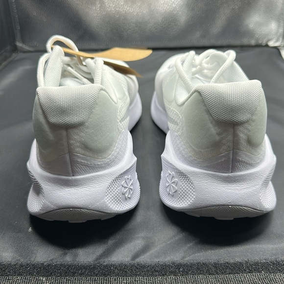 Nike Revolution 7 Running Shoes | Men’s Size 7 / Women’s Size 8.5 | White | NWT - Picture 4 of 6